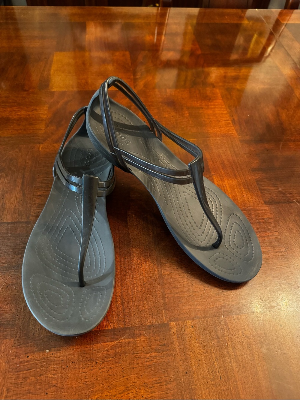 Crocs Women's Black Isabella T-Strap Strappy Sexy Relaxed Fit Sandals Size 10
